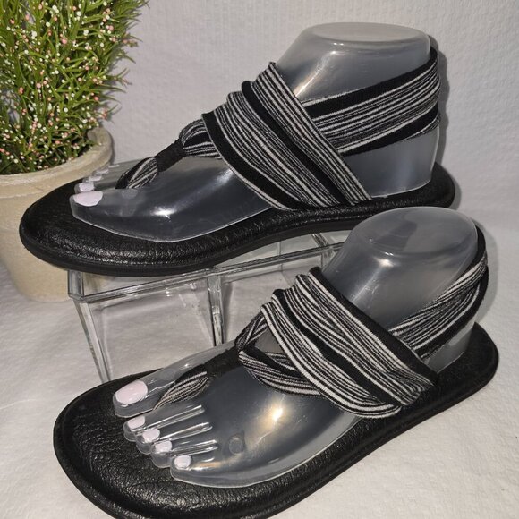 SANUK BLACK AND WHITE YOGO SLING CUSHIONED SLIDE ON SANDALS WOMENS SIZE 8 EUC - Picture 3 of 8